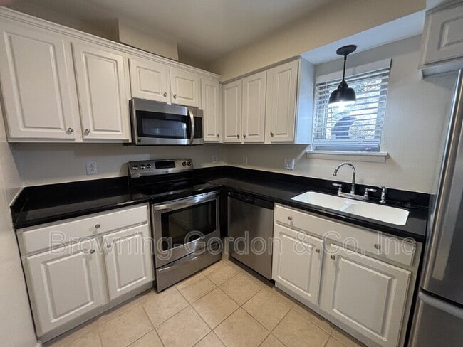 Foto del edificio - 419 Summit Ridge Pl