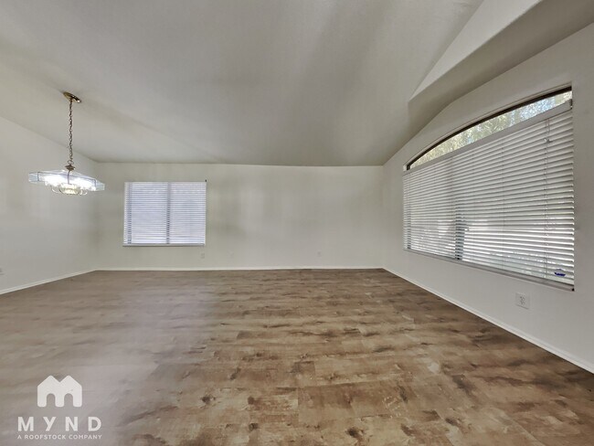 Building Photo - 542 N 169th Ave
