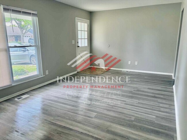 Foto del edificio - 136 Rogers Dr