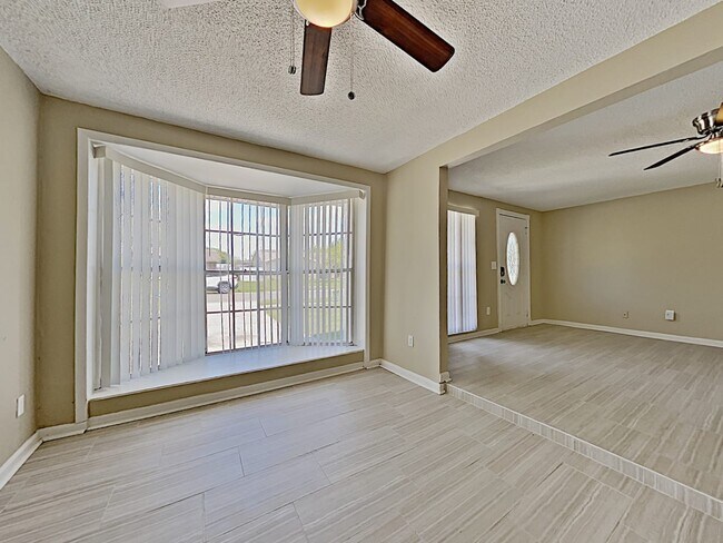 Building Photo - 8261 Greenleaf Cir