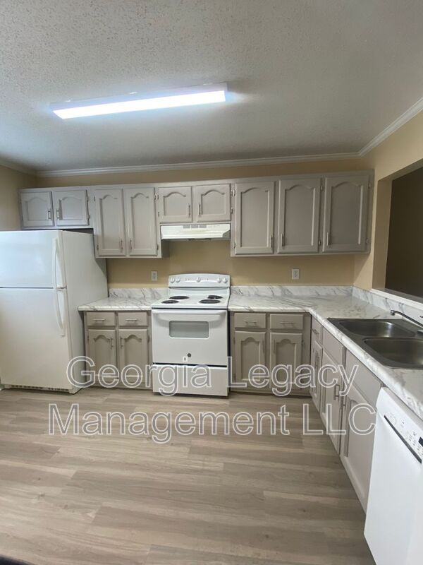 Building Photo - 2505 W Broad St