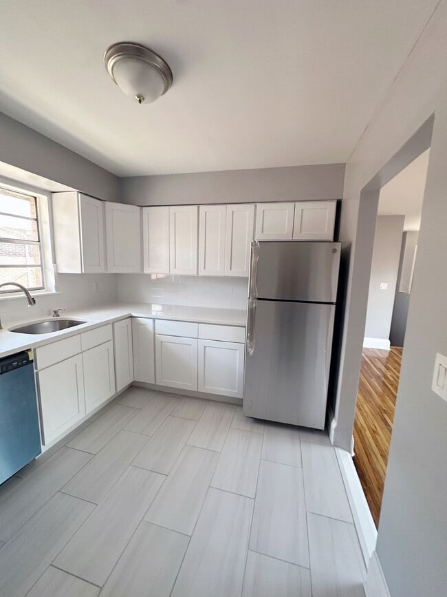 Building Photo - Stuyvesant Commons - Lyndhurst
