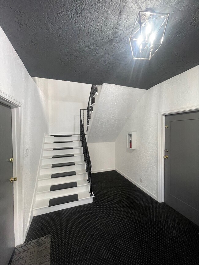 Foto del edificio - 130 N Croft Ave