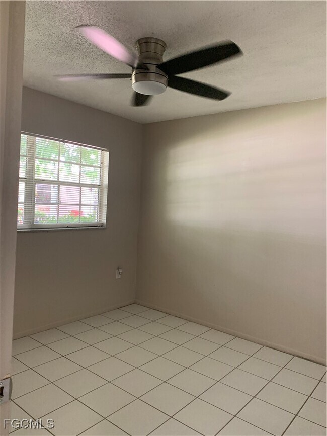 Foto del edificio - 815 Courtington Ln