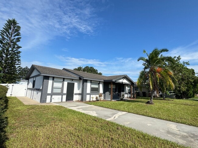 Foto del edificio - Charming 3-Bedroom Pool Home in Desirable ...