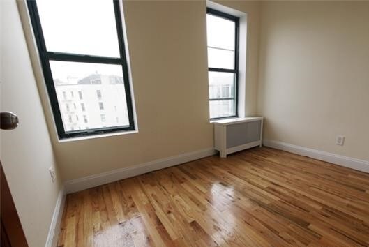 Primary Photo - 27 Morton St