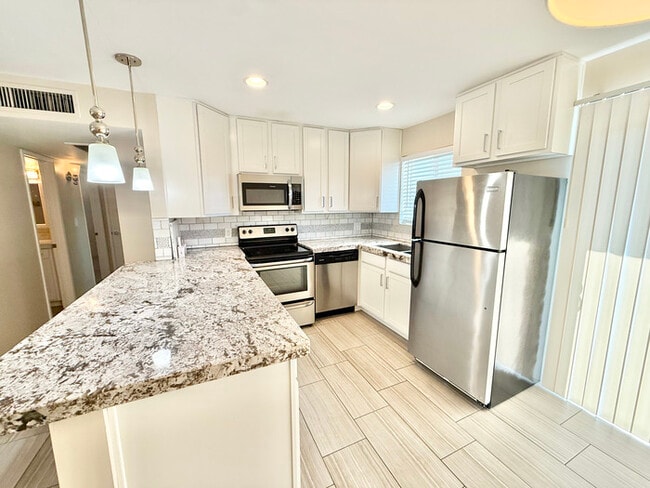 Building Photo - Urban Chic Two-Bedroom For Lease!!