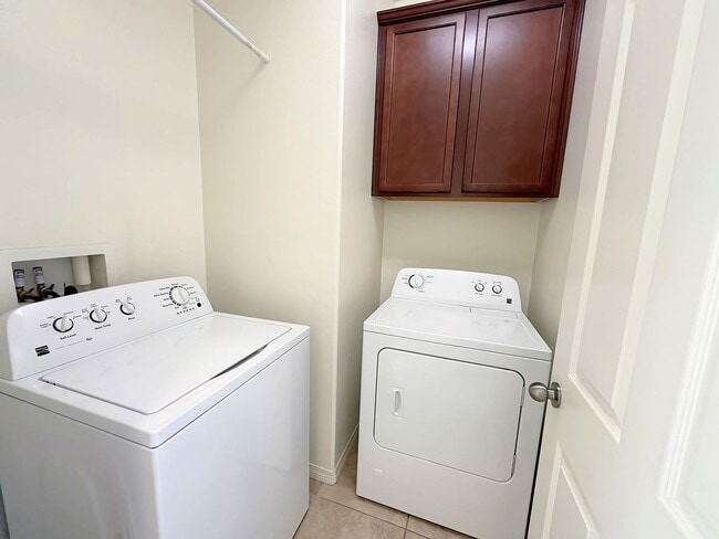 Building Photo - Rosena Ranch 3 Bedroom home