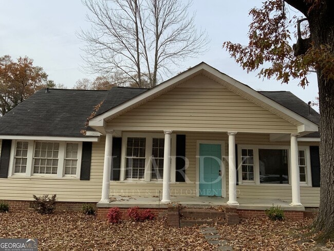 Building Photo - 204 Oakwood St NW