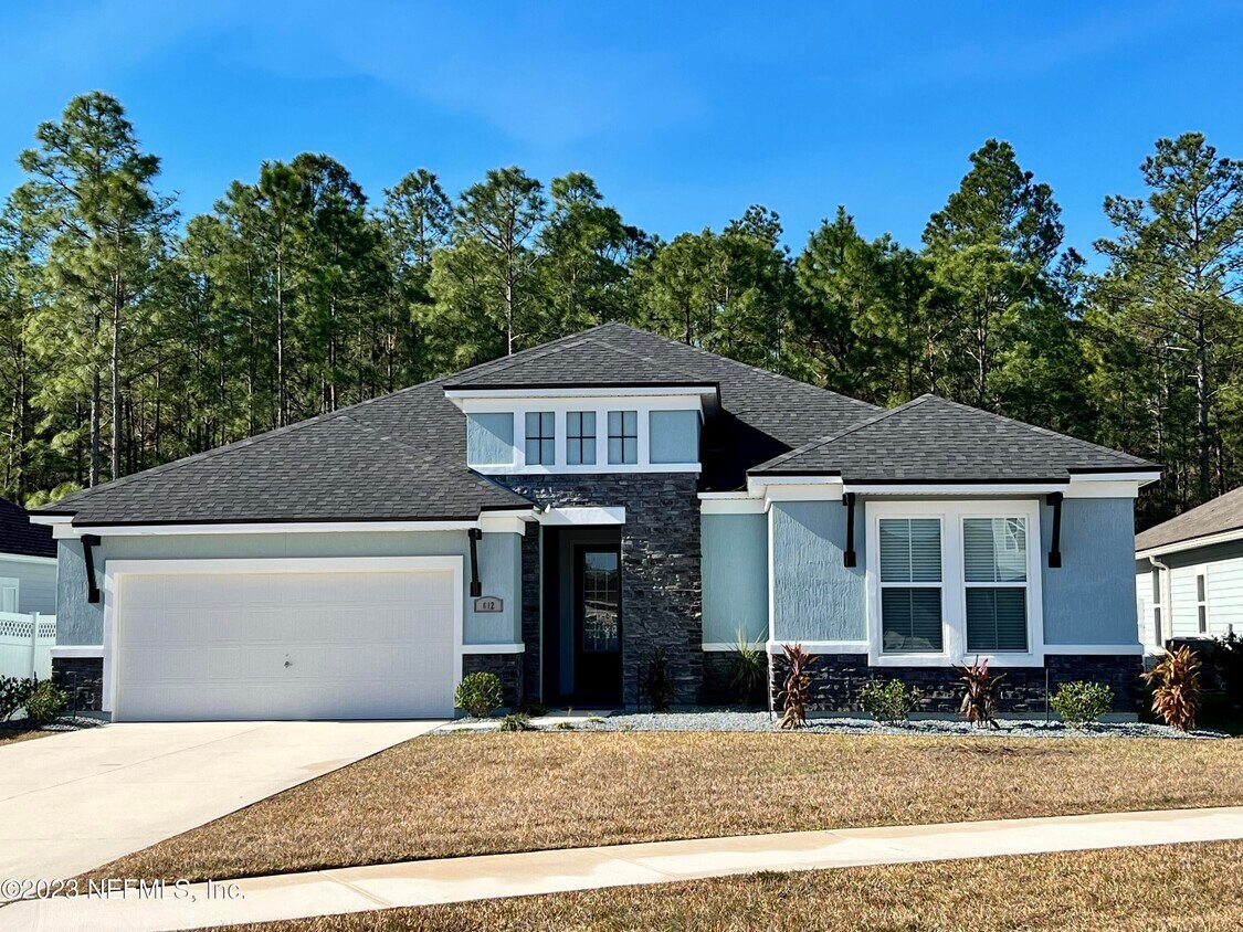 Foto principal - 612 Charter Oaks Blvd