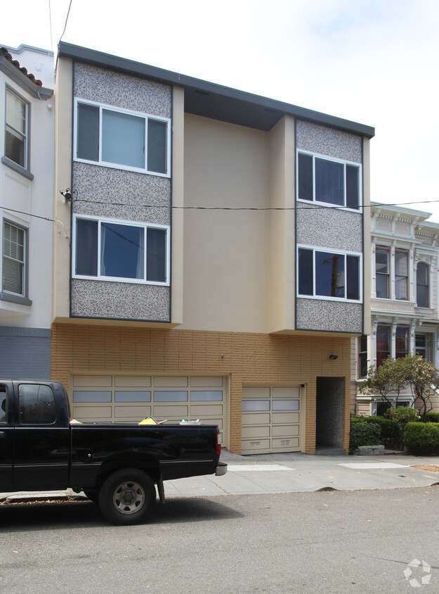 Building Photo - 220 Fair Oaks St