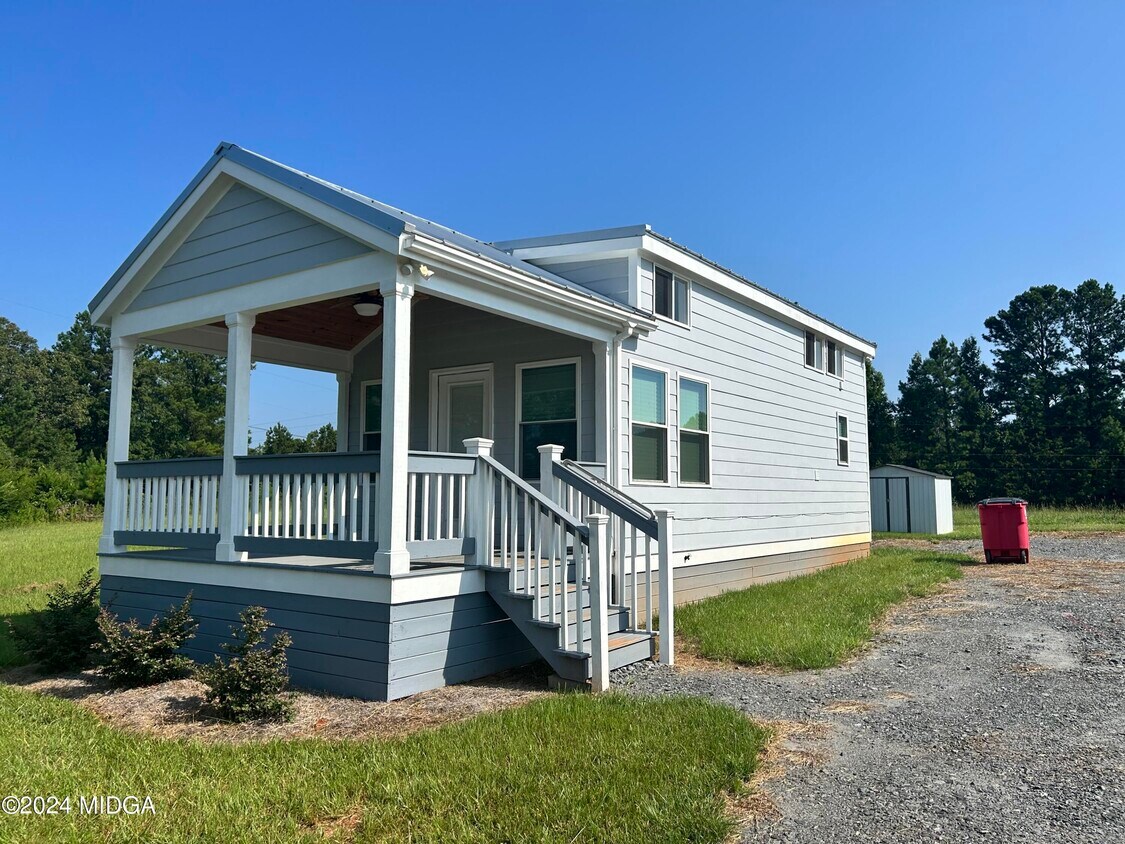 90 Martin Luther King Jr Dr, Forsyth, GA 31029 House Rental in