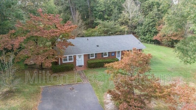 Building Photo - 203 Matthews Rd