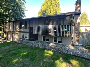 Building Photo - 6673 NE Wellsly Pl