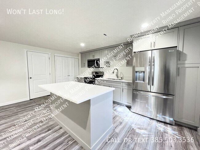 Foto del edificio - REDUCED Rent! 2 Bedroom/2 Bathroom Garden ...