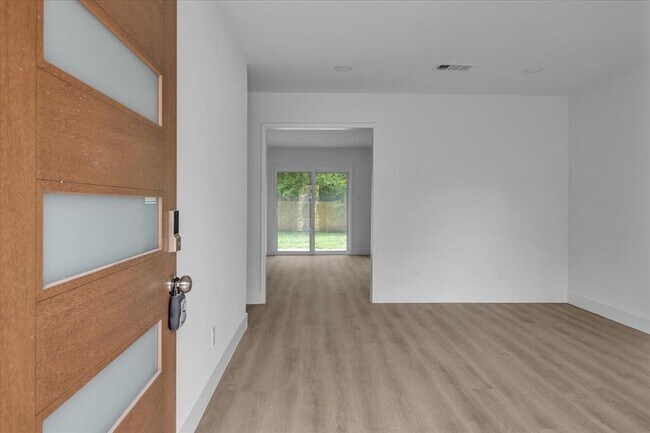Foto del edificio - 1411 Manford Hill Dr