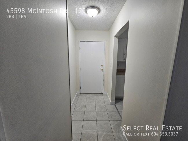 Building Photo - 45598 McIntosh Dr