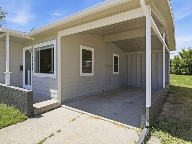 Building Photo - Updated 3 Bed Home with Vaulted Ceilings, Solar Panels & Large Corner Lot