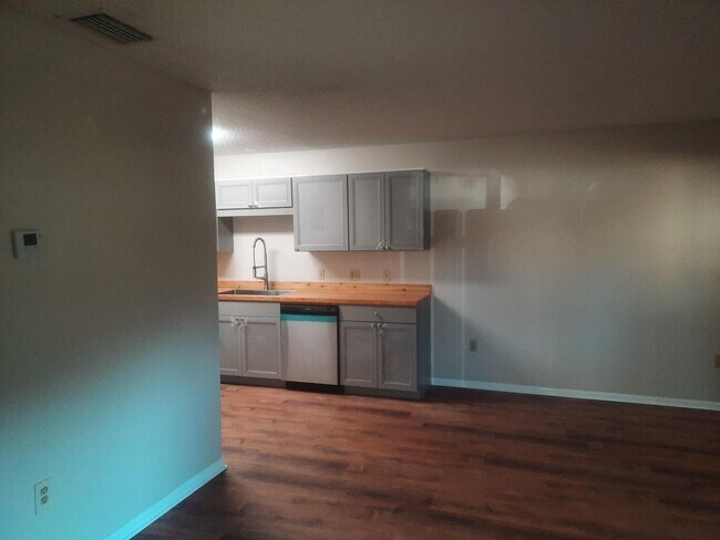 Foto del edificio - 2050 Oleander Blvd