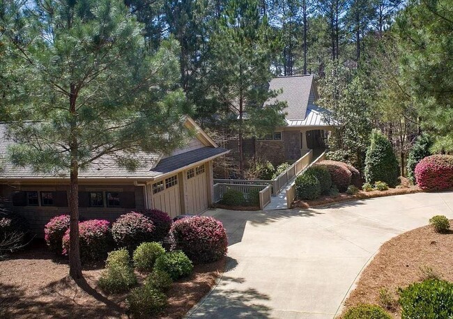 Building Photo - 1111 Regency Dr