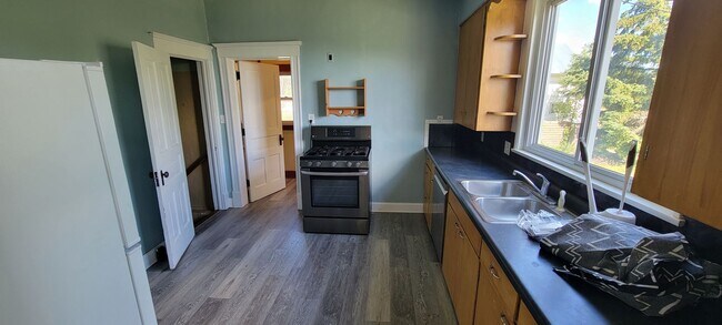 Foto del edificio - AVAILABLE NOW- Spacious 4 Bed / 2 Bath Home