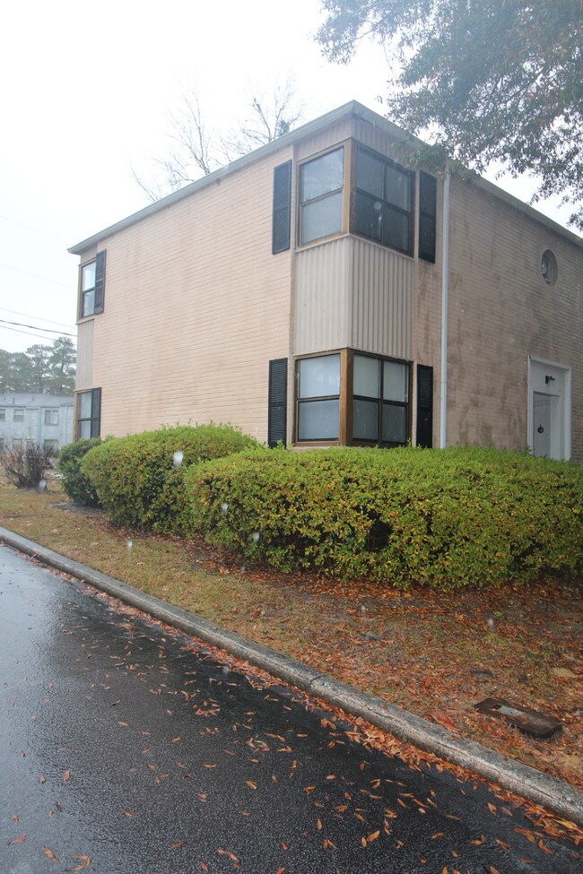 Building Photo - FIRST MONTH FREE! A SWEETHEART OF A DEAL!