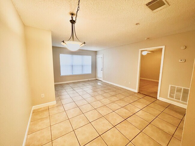 Foto del edificio - Charming 1BD/1BTH Ground Level Condo in St...