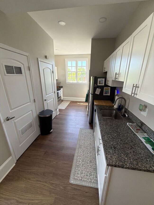 Foto del edificio - 1203 W Main St