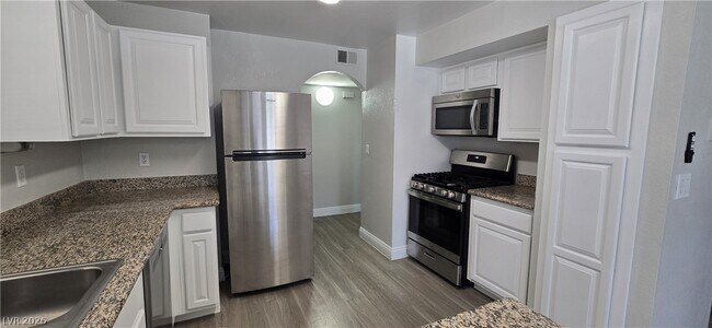 Foto del edificio - 6500 W Lake Mead Blvd