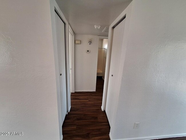 Building Photo - 2029 N Hunt Cir