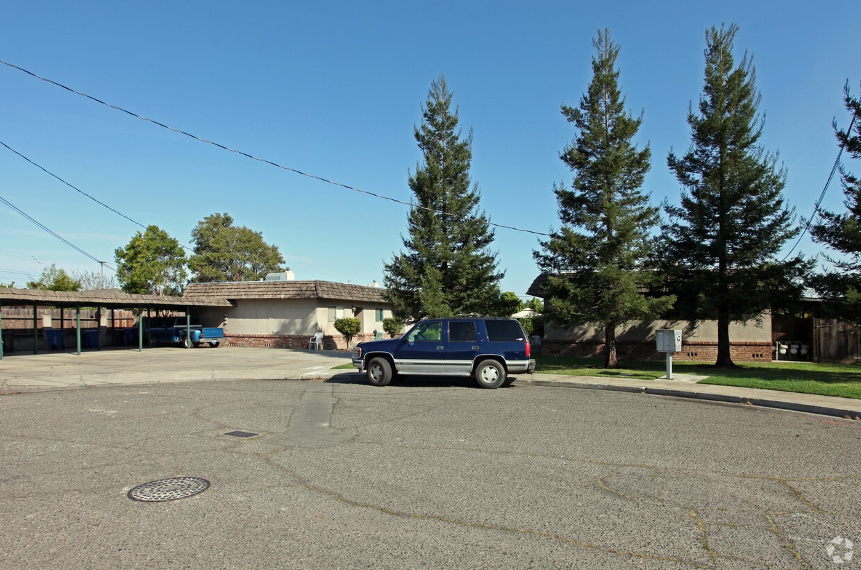 Building Photo - 835-857 Wakefield Rd