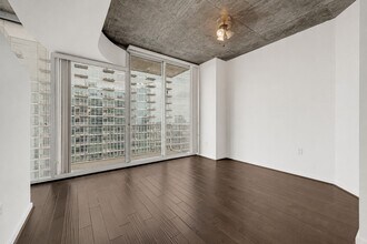 Building Photo - 5925 Almeda Rd
