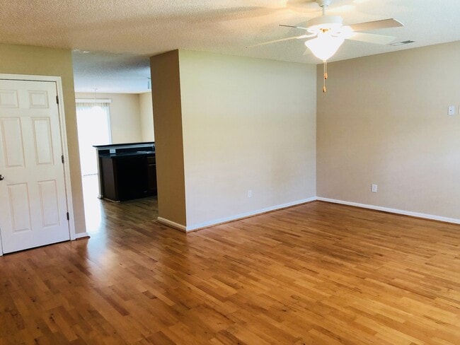 Building Photo - FOXPORT IN BALLENTINE - CHAPIN AREA!