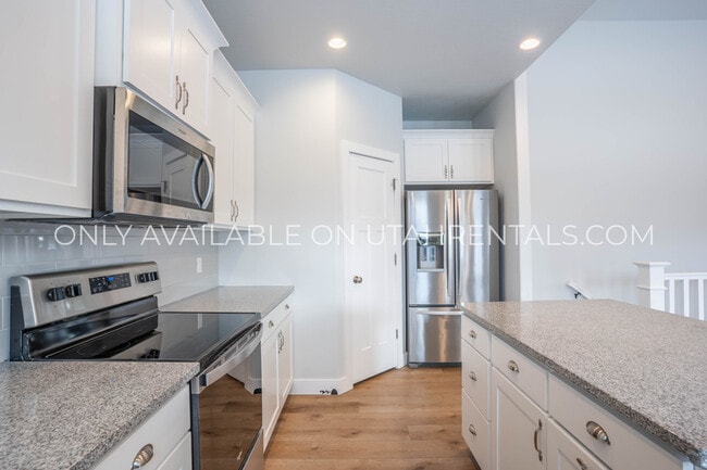 Building Photo - 472 S 230 W