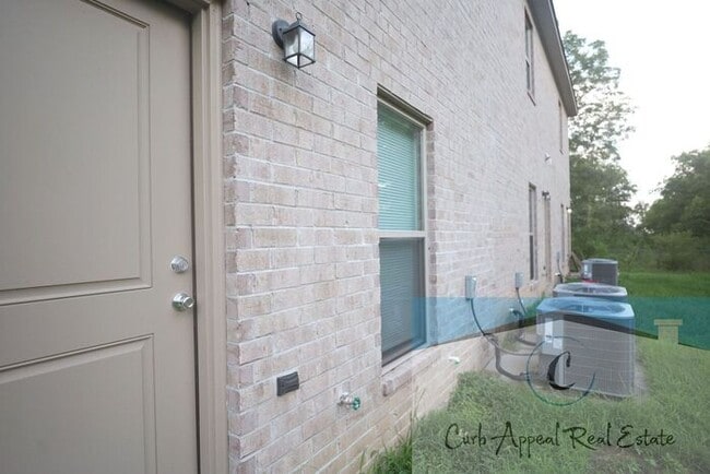 Building Photo - Luxury 2 bed 2 bath apartment - new construction!! Washer, dryer and utilities included!!