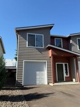 Building Photo - 1909 River Dr