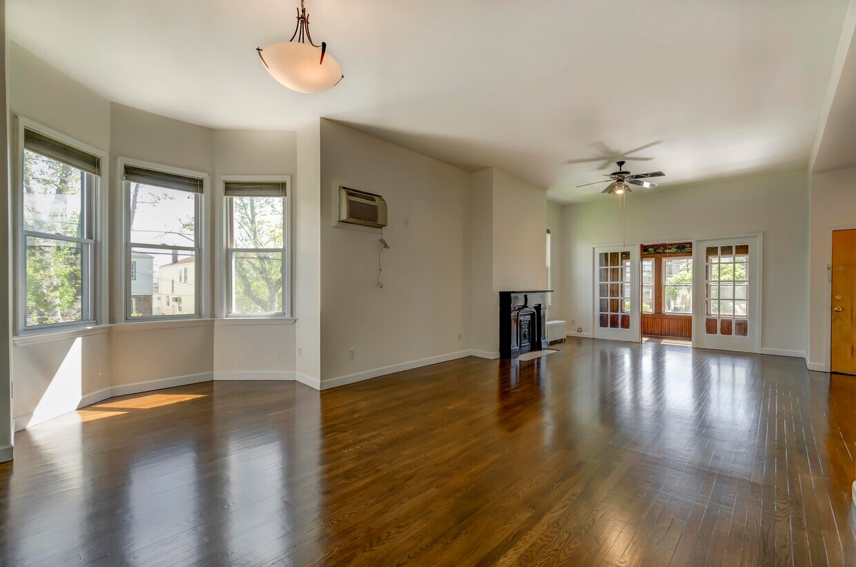 Foto principal - 447 Ave E