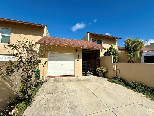 Building Photo - 8522 SW 103rd Ave