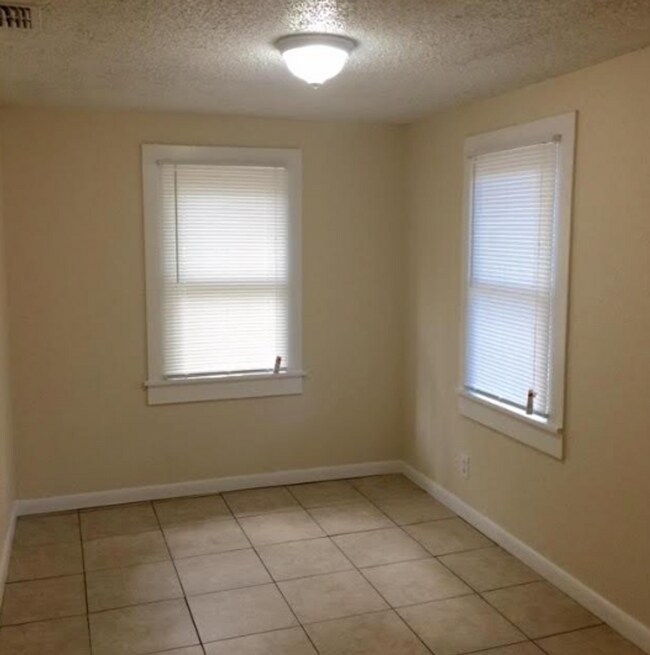 Foto del edificio - 3 Bedroom 1.5 Bathroom Home For Rent - Close to Downtown St Petersburg