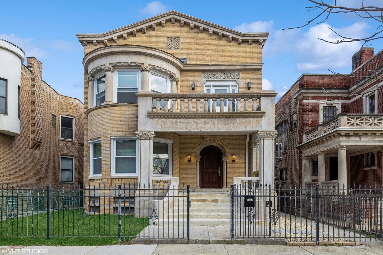 Foto principal - 5353 S Michigan Ave