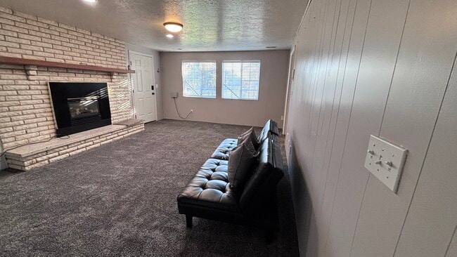 Building Photo - 1238 Newport Ln