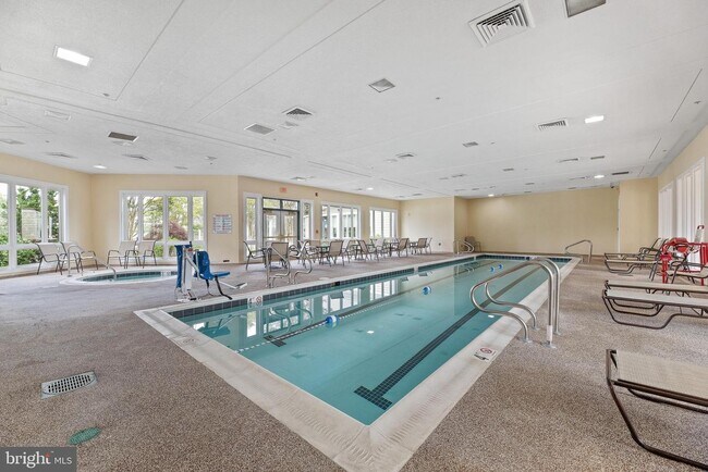 Foto del edificio - 2408 Forest Edge Ct