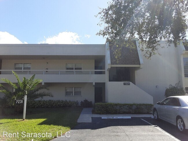 Foto del edificio - 7231 W Country Club Dr N