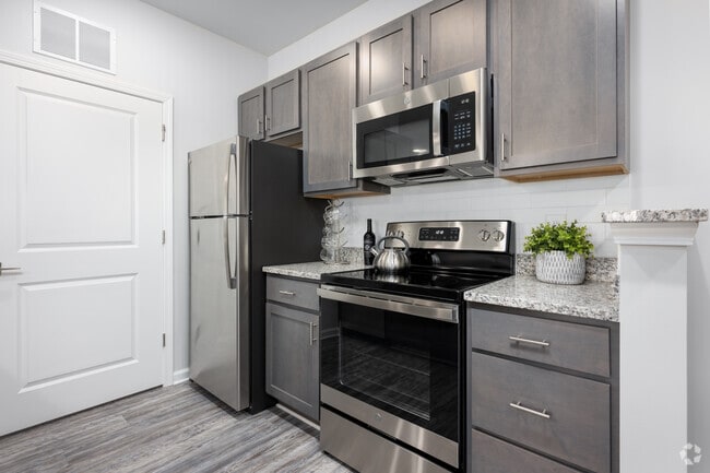 2BR, 2BA - 1100SF - Kitchen - The Grand at Union Cross
