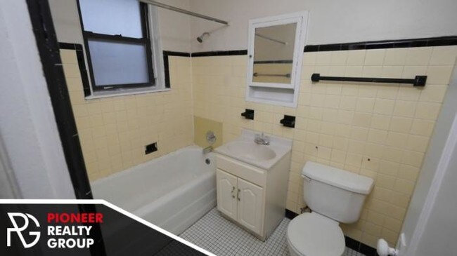 Foto del edificio - 0 bedroom in CHICAGO IL 60640