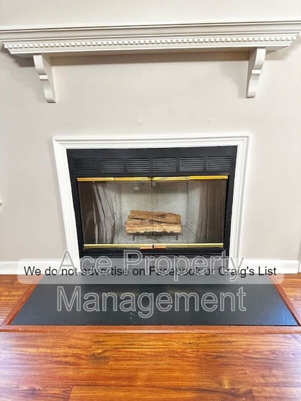 Foto del edificio - 1313 Butterwood Circle