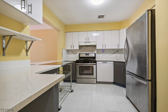Building Photo - 6 De Palma Ct