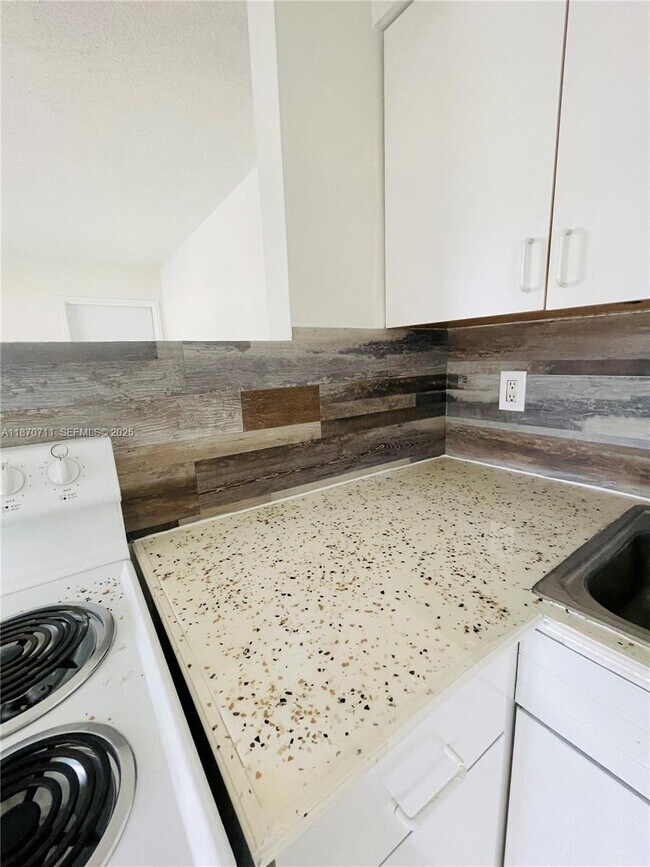 Foto del edificio - 400 SE 31st St