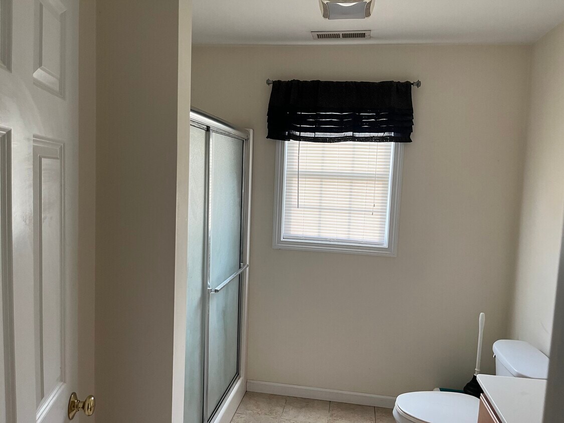 802 Evergreen Ave, Hamden, CT 06518 House Rental in Hamden, CT