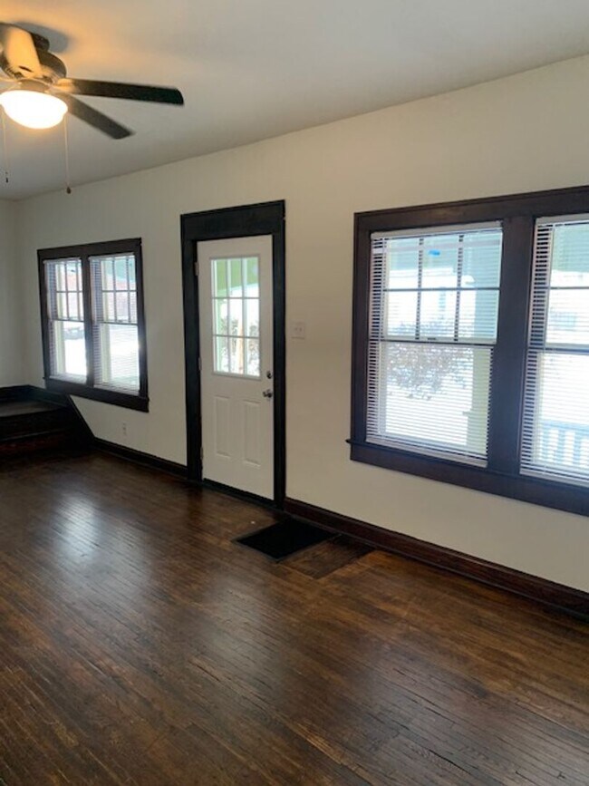 Foto del edificio - Spacious 5-Bedroom, 2-Bath Home with Class...